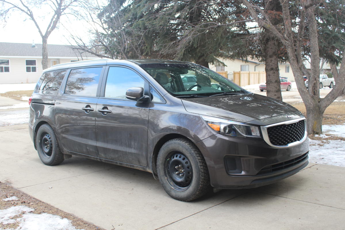 2016 Kia Sedona LX+ exterior