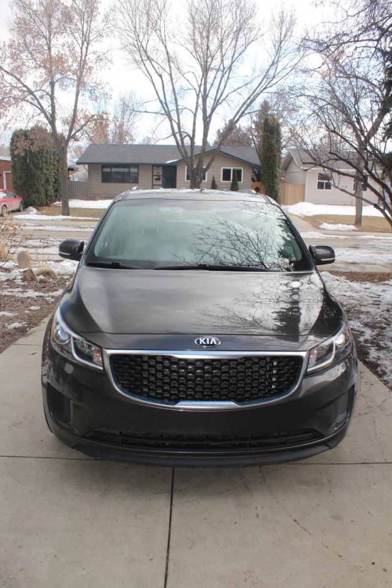 2016 Kia Sedona LX+ front