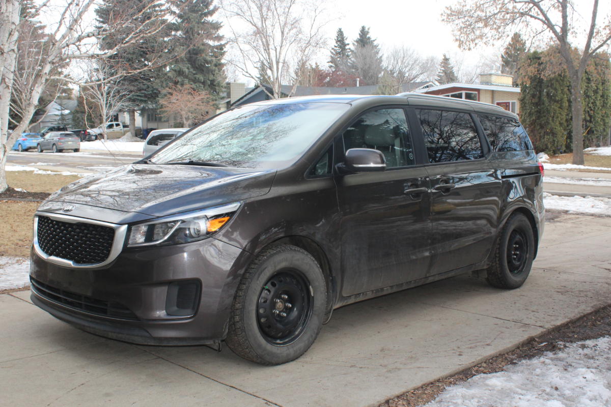 2016 Kia Sedona LX+ exterior